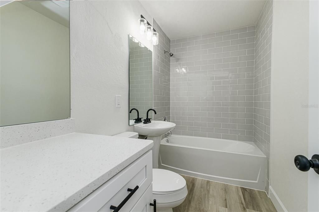 Activo con contrato: $298,950 (3 camas, 1 baños, 1255 Pies cuadrados)