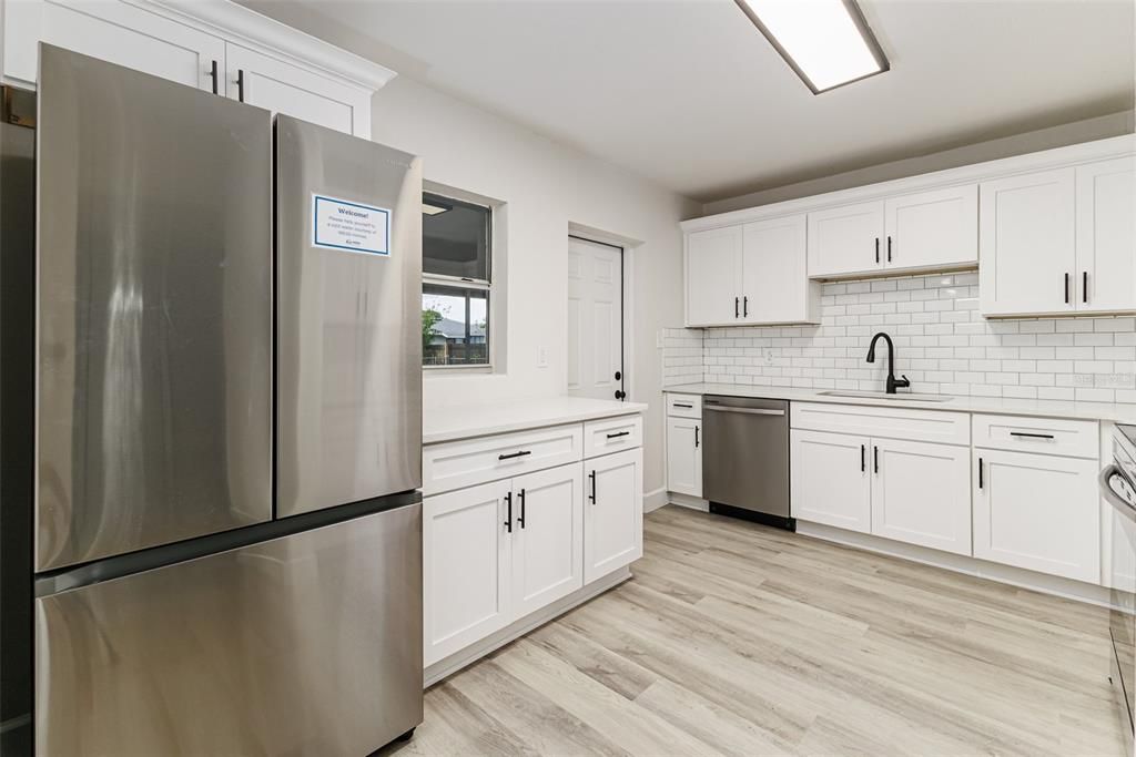 Activo con contrato: $298,950 (3 camas, 1 baños, 1255 Pies cuadrados)