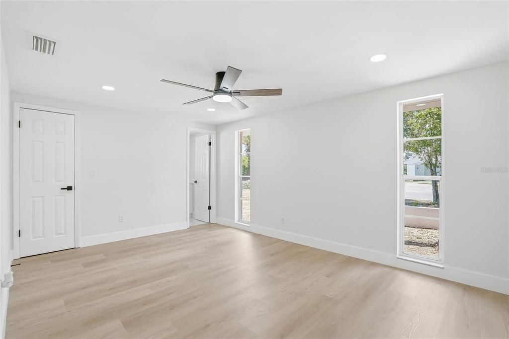 For Sale: $329,900 (3 beds, 2 baths, 1488 Square Feet)