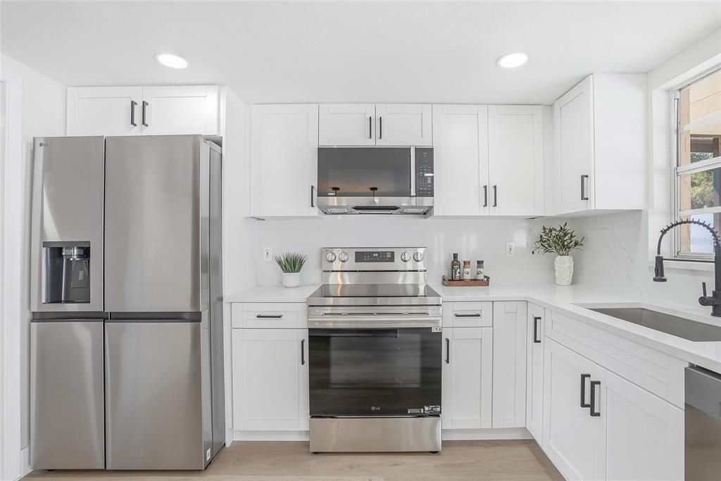 For Sale: $329,900 (3 beds, 2 baths, 1488 Square Feet)