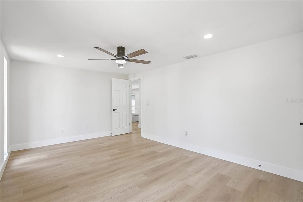 For Sale: $329,900 (3 beds, 2 baths, 1488 Square Feet)