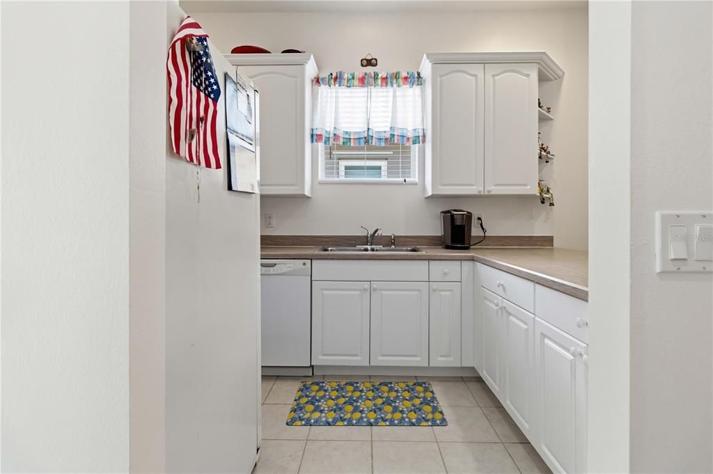 For Sale: $260,000 (2 beds, 2 baths, 1060 Square Feet)