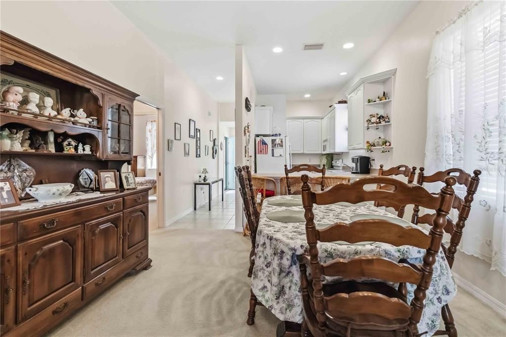 For Sale: $260,000 (2 beds, 2 baths, 1060 Square Feet)