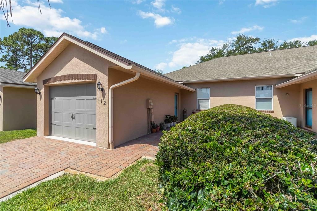 For Sale: $260,000 (2 beds, 2 baths, 1060 Square Feet)