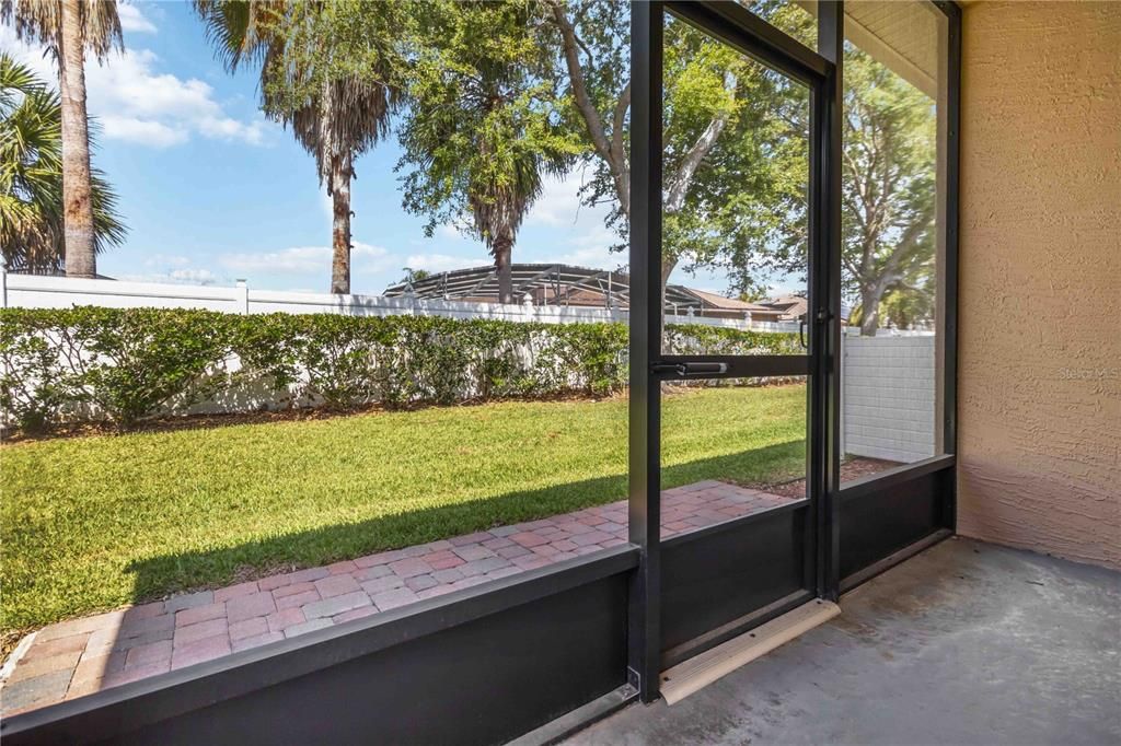 For Sale: $260,000 (2 beds, 2 baths, 1060 Square Feet)