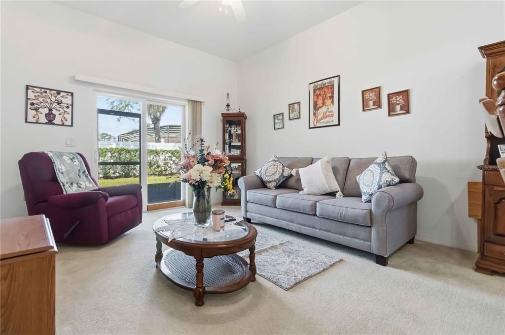 For Sale: $260,000 (2 beds, 2 baths, 1060 Square Feet)