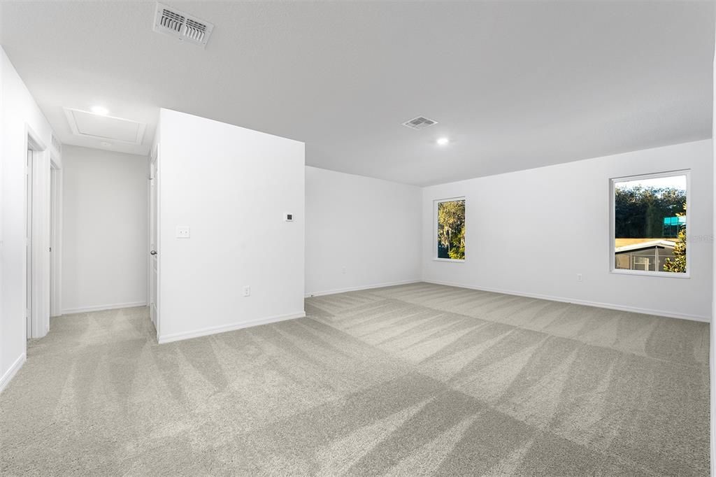 For Sale: $399,900 (5 beds, 2 baths, 2461 Square Feet)