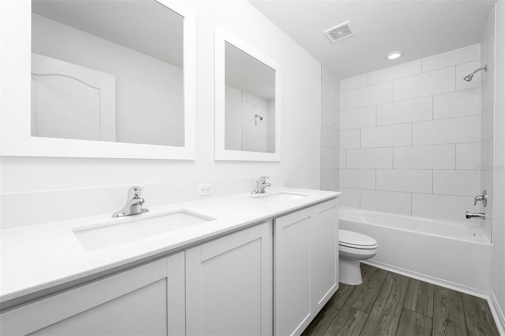 For Sale: $399,900 (5 beds, 2 baths, 2461 Square Feet)