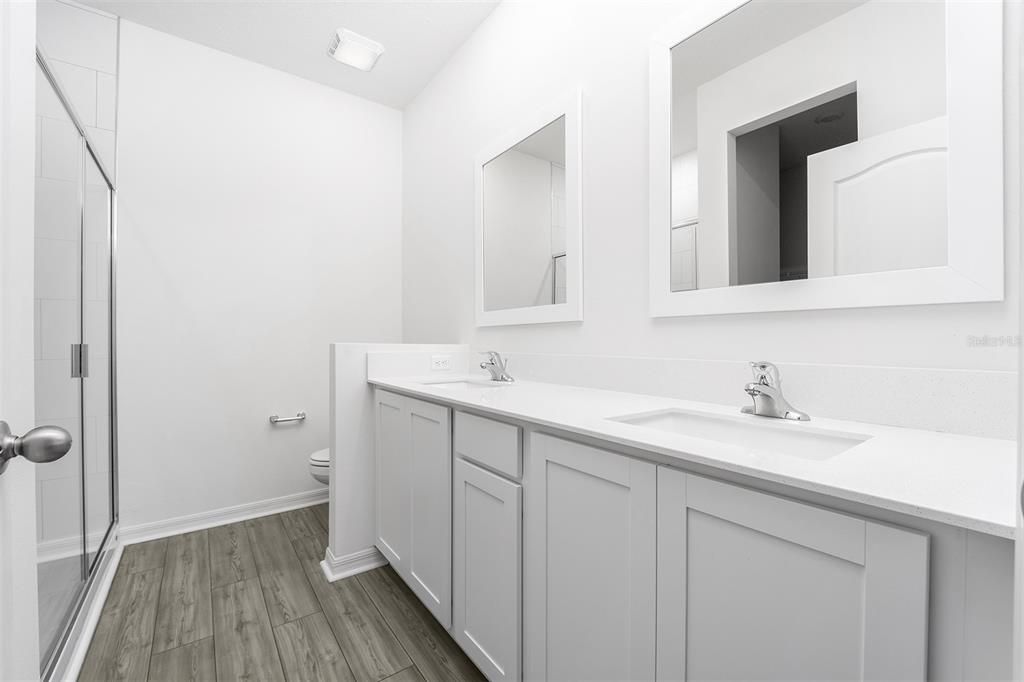 For Sale: $399,900 (5 beds, 2 baths, 2461 Square Feet)