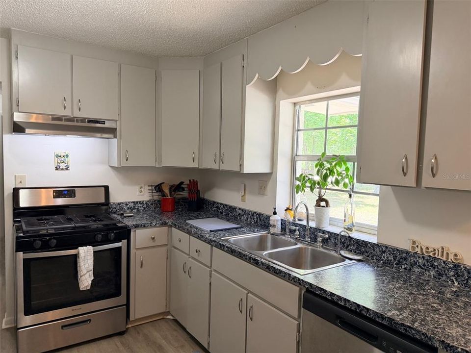 En Venta: $330,000 (2 camas, 3 baños, 3042 Pies cuadrados)