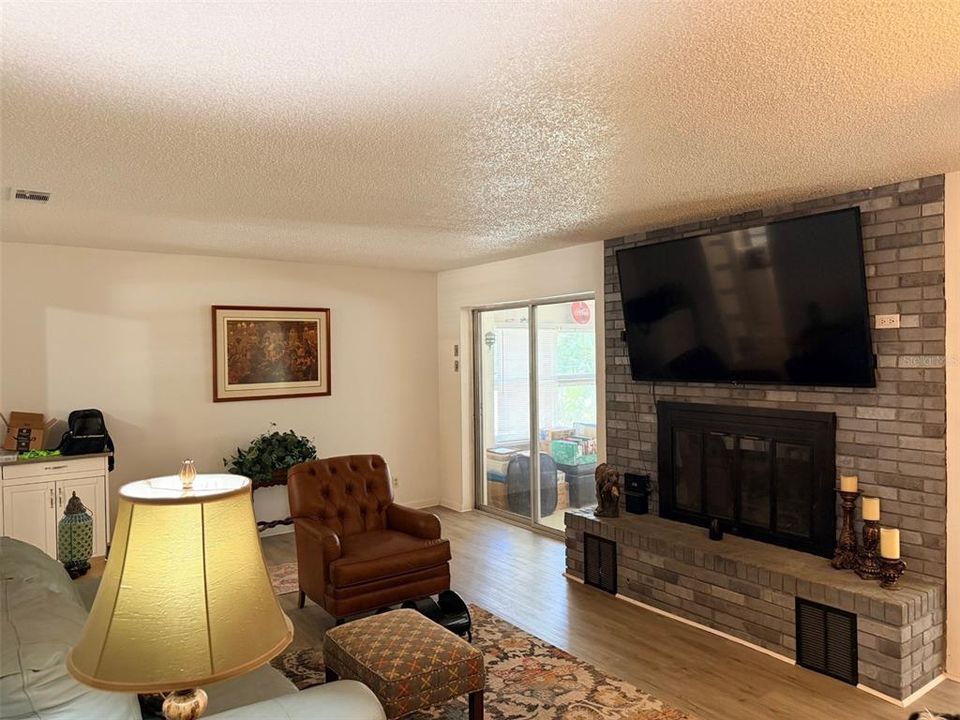 En Venta: $330,000 (2 camas, 3 baños, 3042 Pies cuadrados)