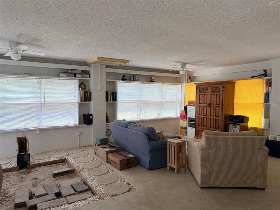 En Venta: $330,000 (2 camas, 3 baños, 3042 Pies cuadrados)