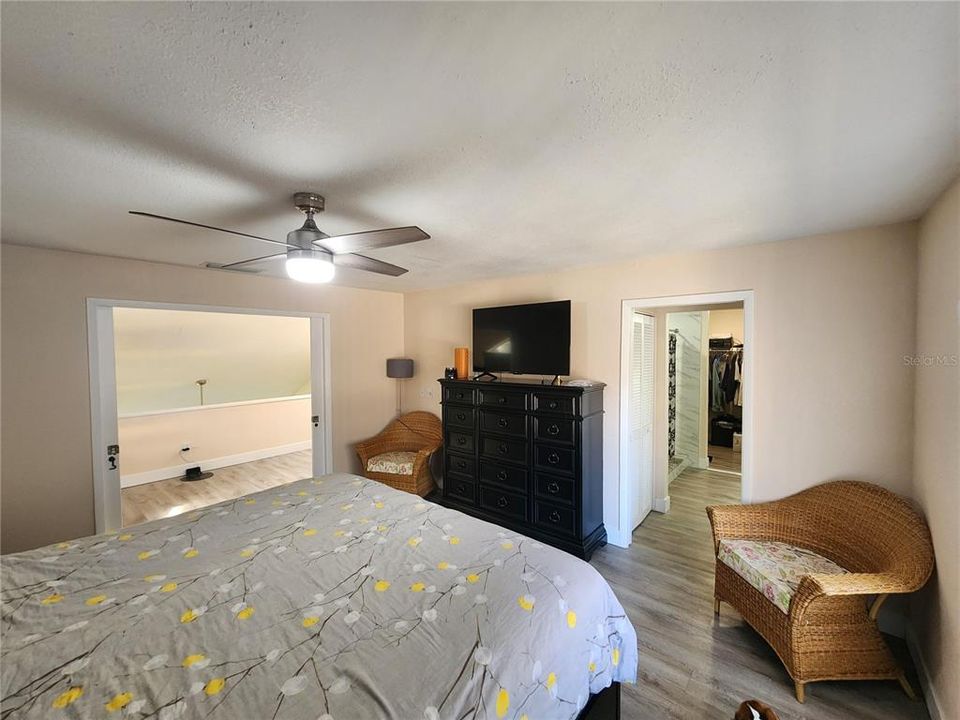 For Sale: $417,000 (3 beds, 3 baths, 1710 Square Feet)