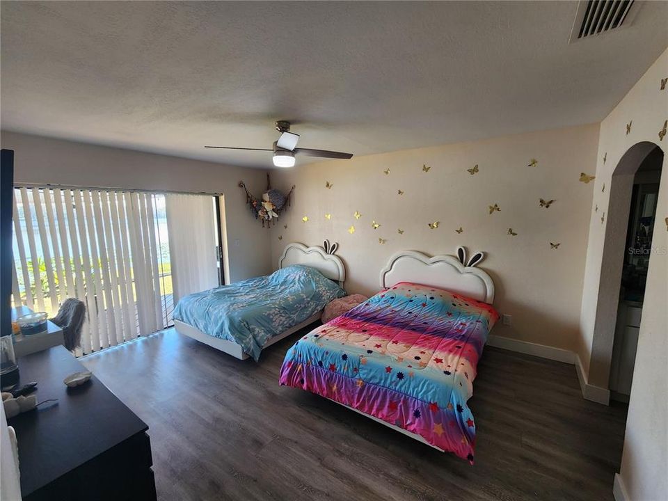 For Sale: $417,000 (3 beds, 3 baths, 1710 Square Feet)