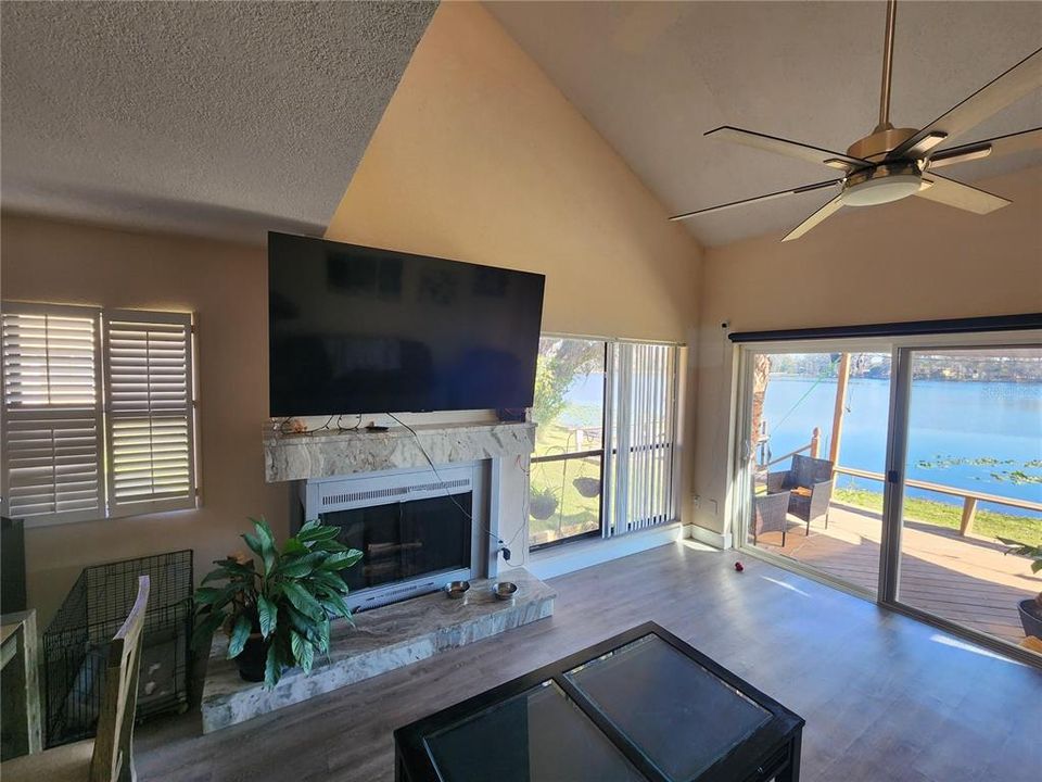For Sale: $417,000 (3 beds, 3 baths, 1710 Square Feet)