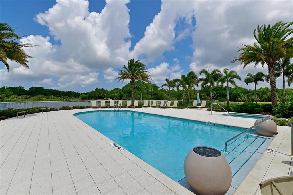 Activo con contrato: $549,900 (3 camas, 2 baños, 1558 Pies cuadrados)