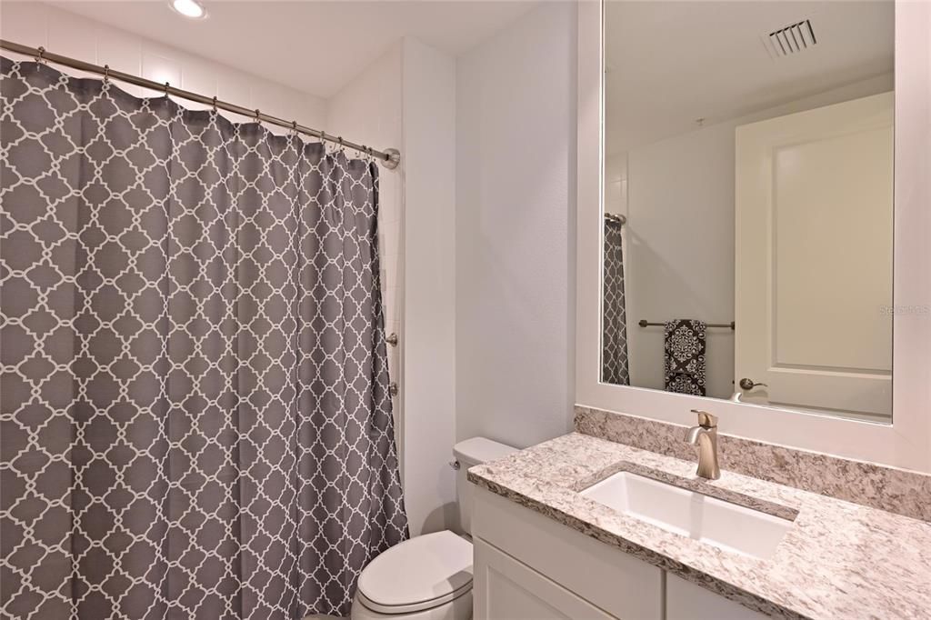 Activo con contrato: $549,900 (3 camas, 2 baños, 1558 Pies cuadrados)