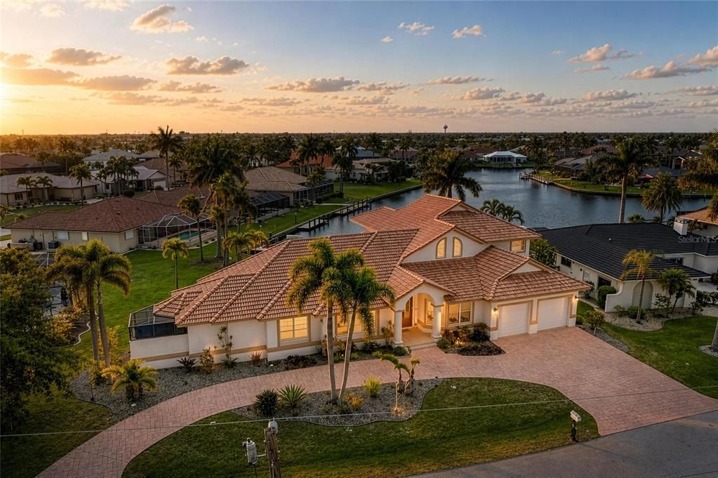 For Sale: $1,390,000 (4 beds, 3 baths, 4261 Square Feet)