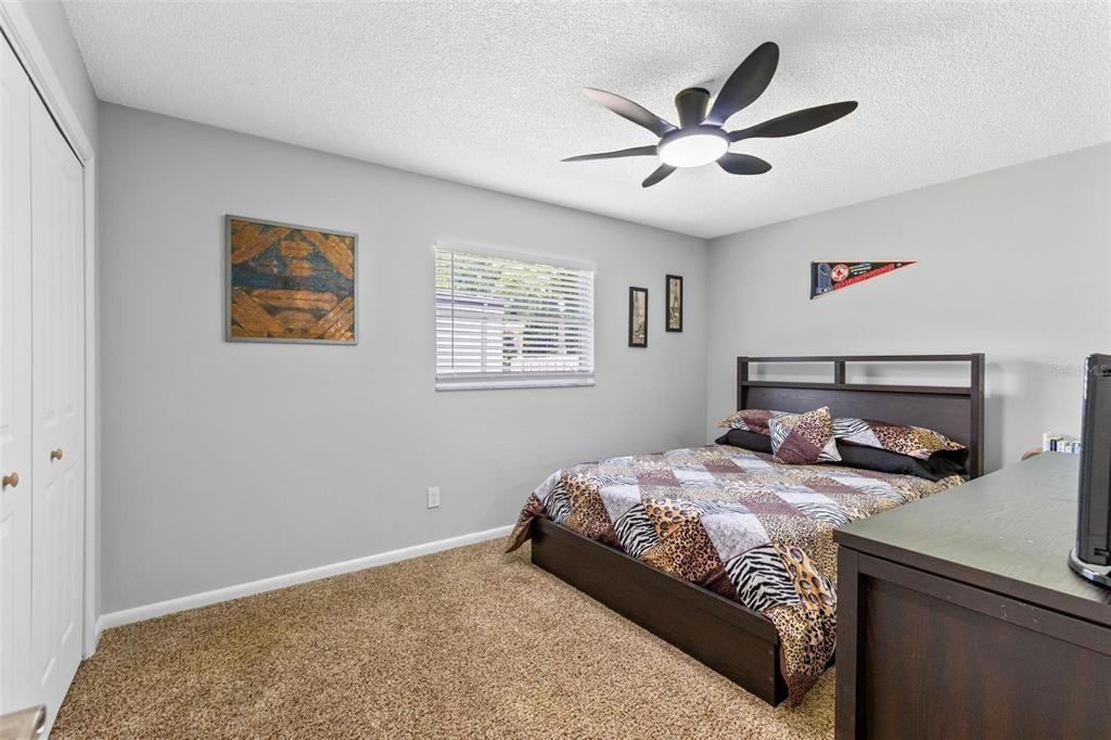 Под контрактом: $655,000 (4 спален, 2 ванн, 2379 Квадратных фут)