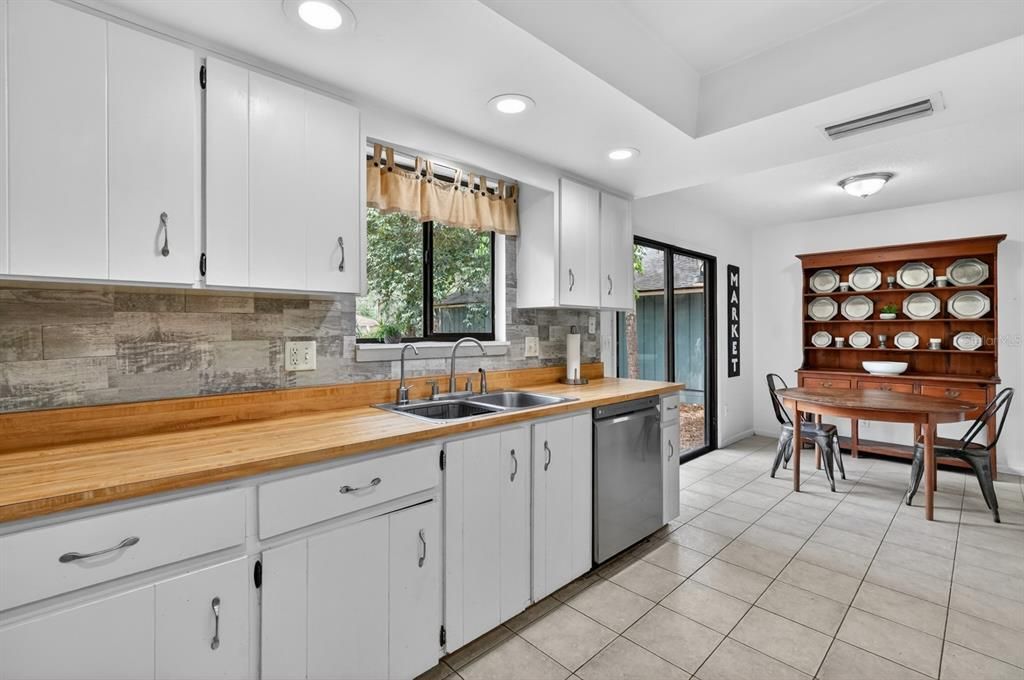 Active With Contract: $284,900 (4 beds, 3 baths, 1504 Square Feet)