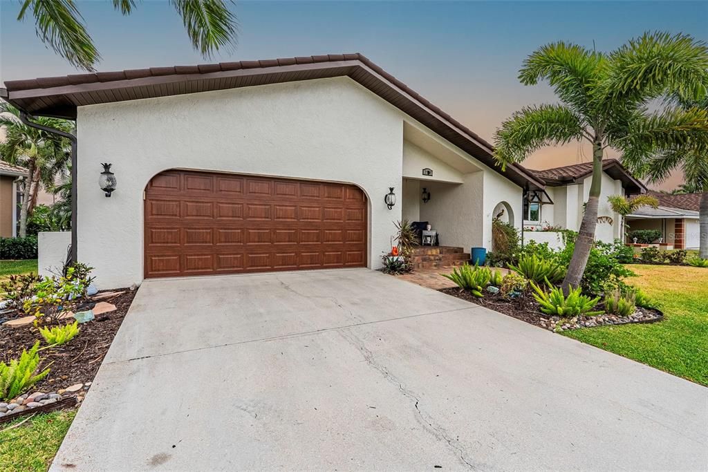 For Sale: $629,000 (3 beds, 3 baths, 2258 Square Feet)