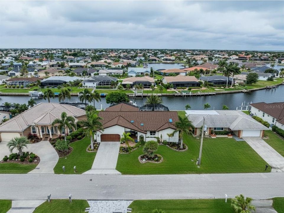 For Sale: $629,000 (3 beds, 3 baths, 2258 Square Feet)