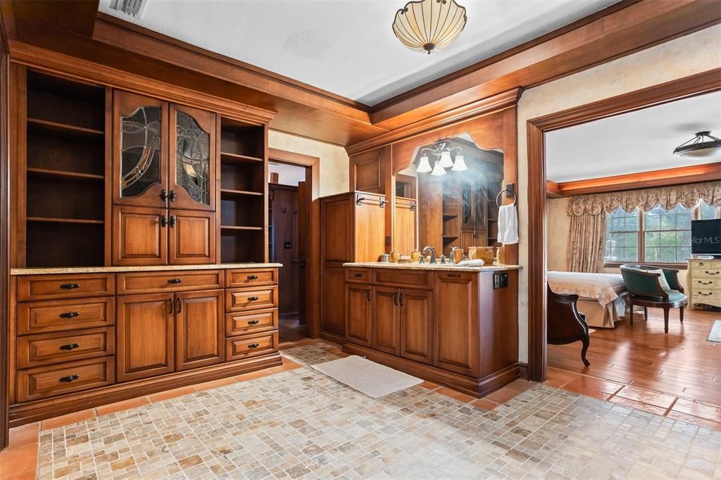 На продажу: $2,499,000 (5 спален, 8 ванн, 8134 Квадратных фут)