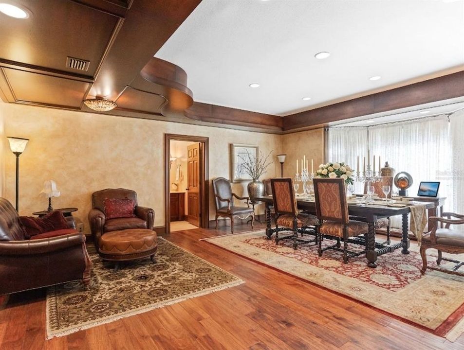 На продажу: $2,499,000 (5 спален, 8 ванн, 8134 Квадратных фут)