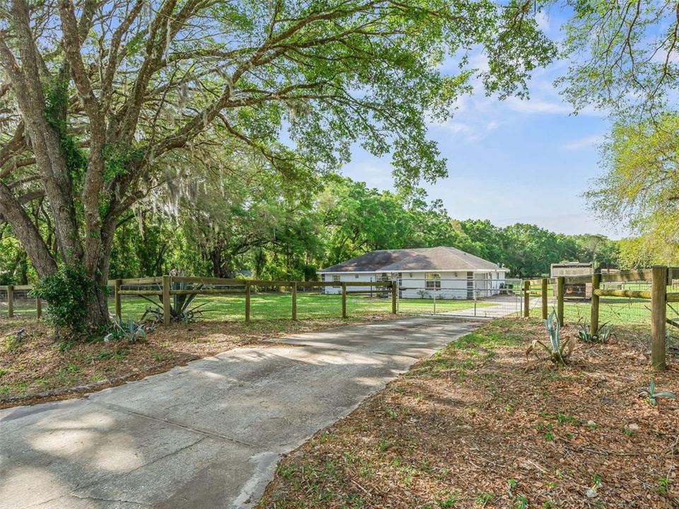 For Sale: $549,500 (3 beds, 2 baths, 1488 Square Feet)