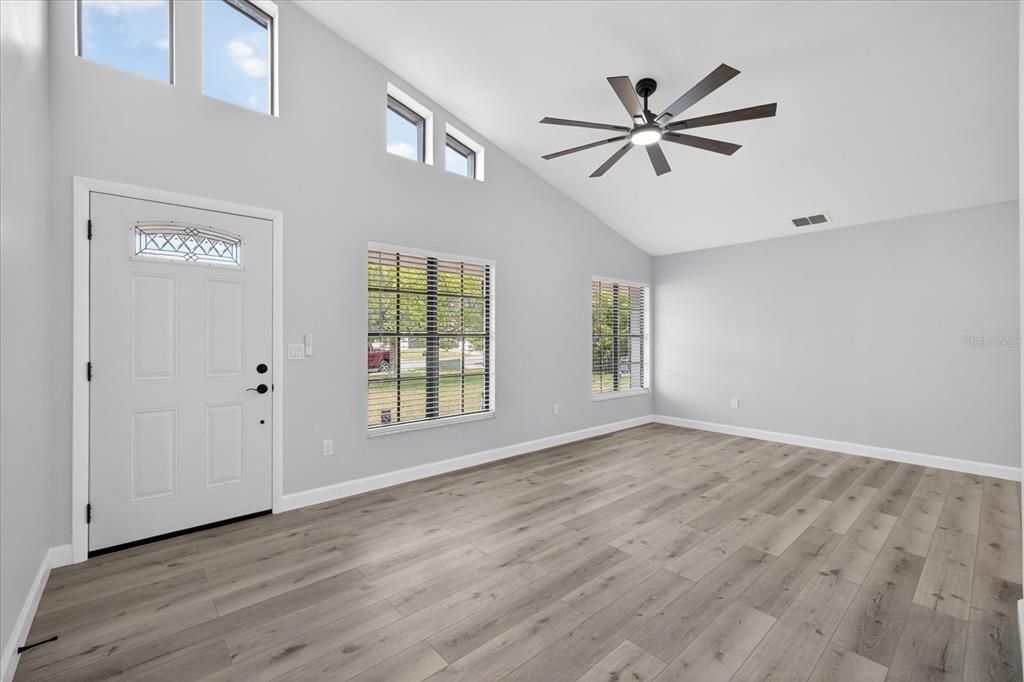 Activo con contrato: $359,900 (3 camas, 2 baños, 1200 Pies cuadrados)