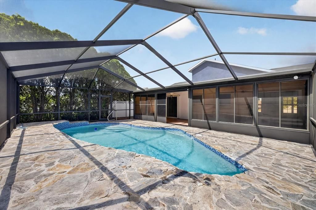 Activo con contrato: $359,900 (3 camas, 2 baños, 1200 Pies cuadrados)