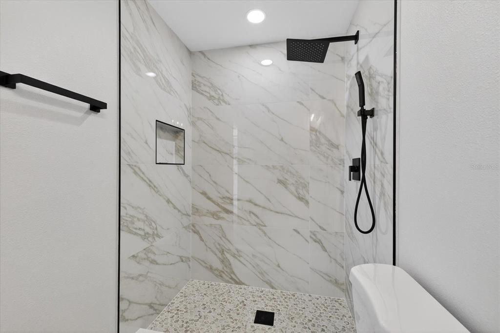Activo con contrato: $359,900 (3 camas, 2 baños, 1200 Pies cuadrados)
