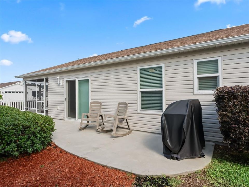 Active With Contract: $310,000 (2 beds, 2 baths, 1227 Square Feet)