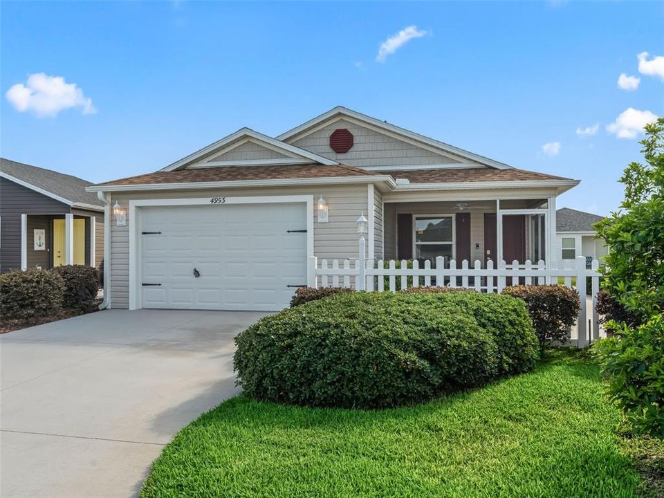 Active With Contract: $310,000 (2 beds, 2 baths, 1227 Square Feet)