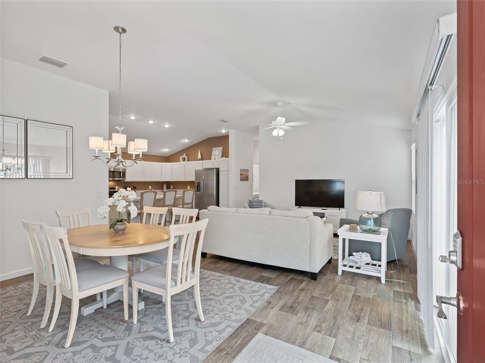 Active With Contract: $310,000 (2 beds, 2 baths, 1227 Square Feet)