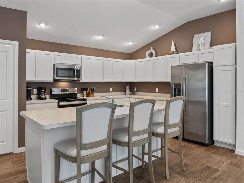 Active With Contract: $310,000 (2 beds, 2 baths, 1227 Square Feet)