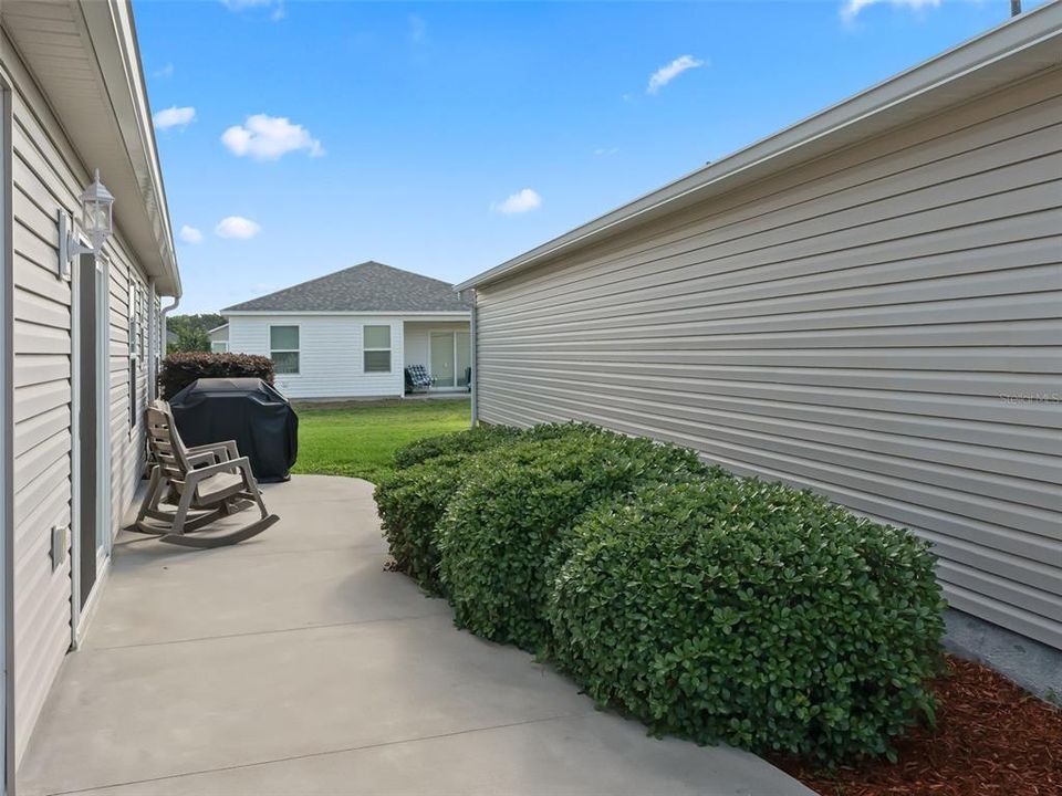 Active With Contract: $310,000 (2 beds, 2 baths, 1227 Square Feet)