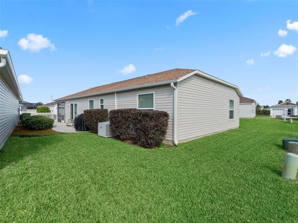 Active With Contract: $310,000 (2 beds, 2 baths, 1227 Square Feet)