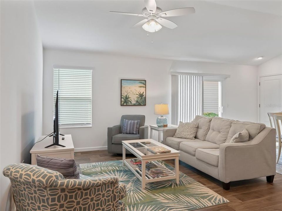 Active With Contract: $310,000 (2 beds, 2 baths, 1227 Square Feet)