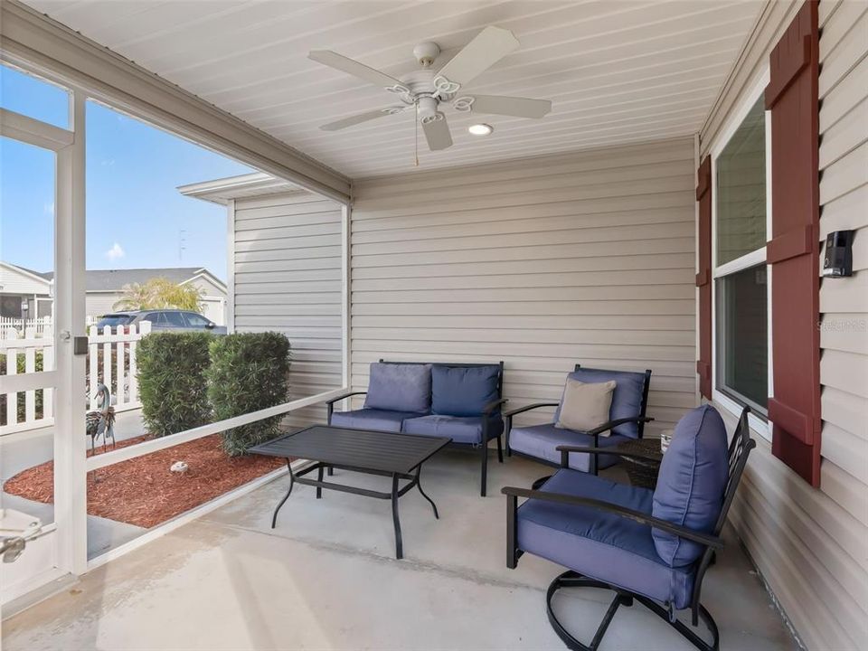 Active With Contract: $310,000 (2 beds, 2 baths, 1227 Square Feet)