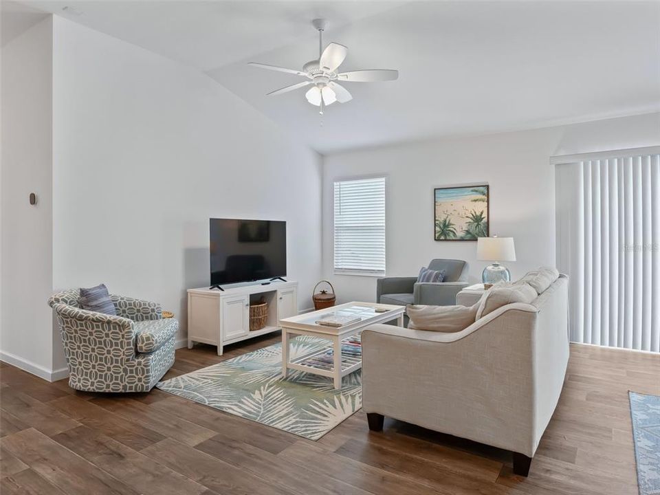 Active With Contract: $310,000 (2 beds, 2 baths, 1227 Square Feet)