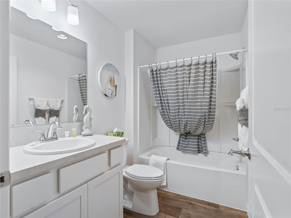 Active With Contract: $310,000 (2 beds, 2 baths, 1227 Square Feet)