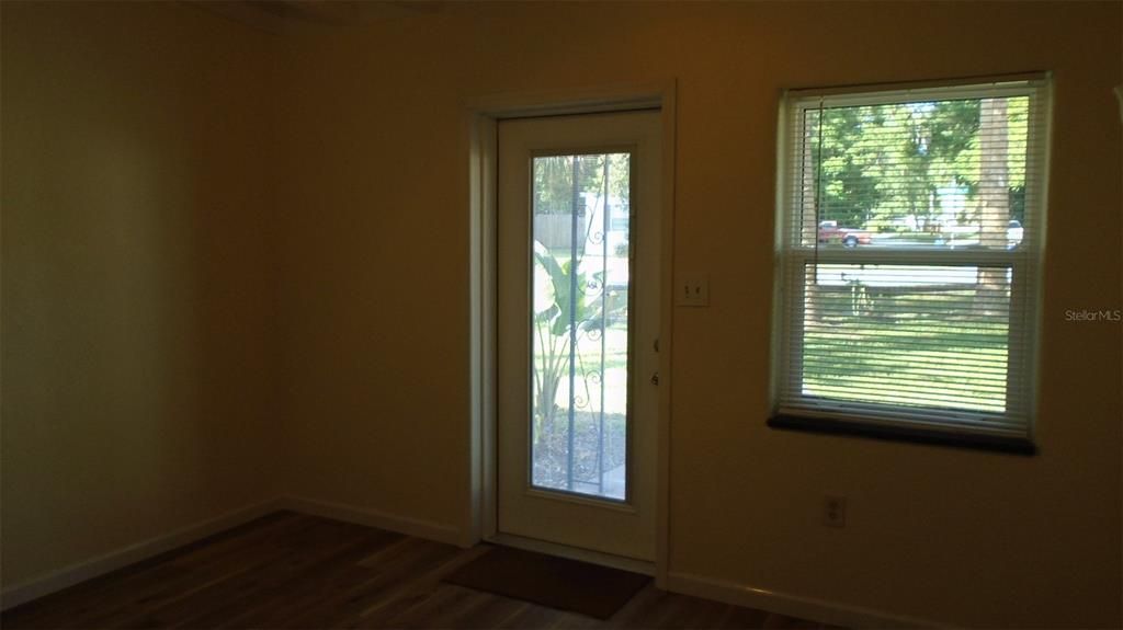 В аренду: $1,895 (3 спален, 2 ванн, 1280 Квадратных фут)