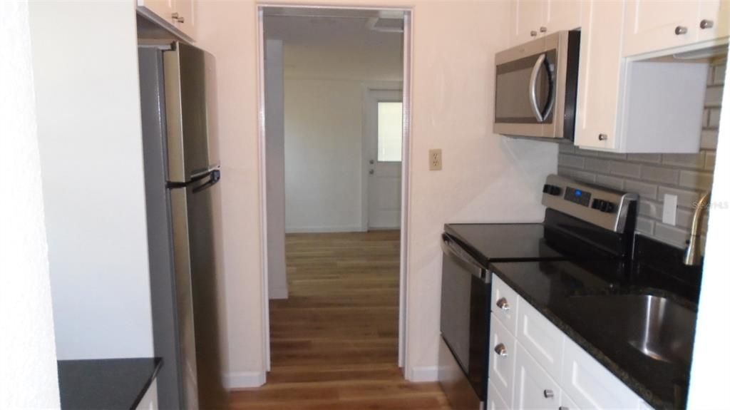 В аренду: $1,895 (3 спален, 2 ванн, 1280 Квадратных фут)