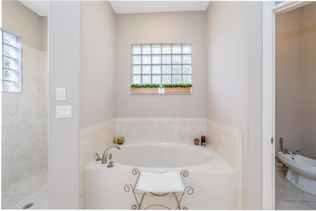 Active With Contract: $699,000 (3 beds, 3 baths, 2620 Square Feet)