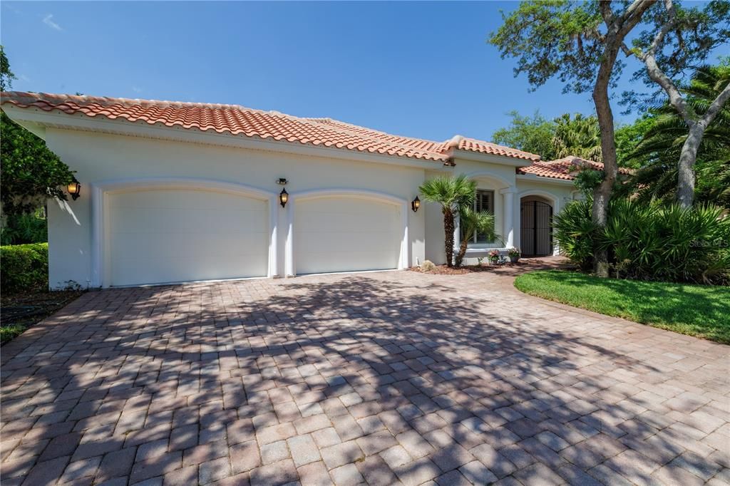 Active With Contract: $699,000 (3 beds, 3 baths, 2620 Square Feet)