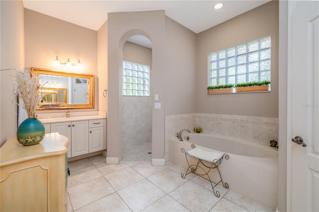 Active With Contract: $699,000 (3 beds, 3 baths, 2620 Square Feet)