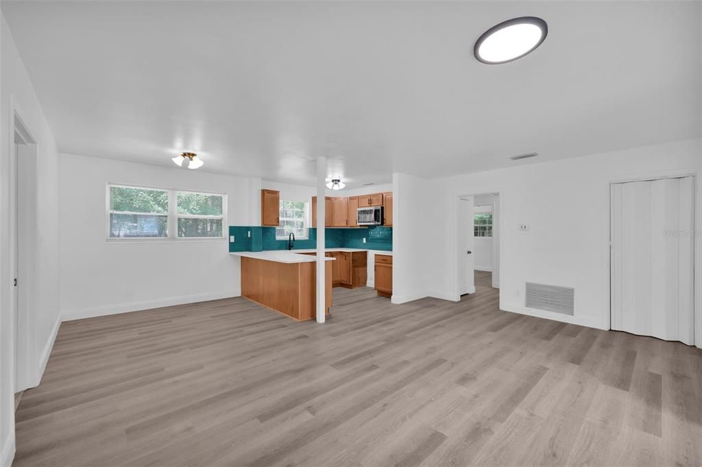 For Sale: $245,000 (4 beds, 2 baths, 1572 Square Feet)
