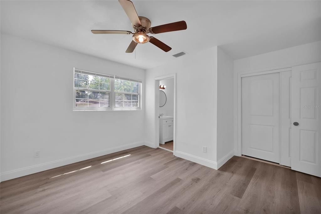 For Sale: $245,000 (4 beds, 2 baths, 1572 Square Feet)
