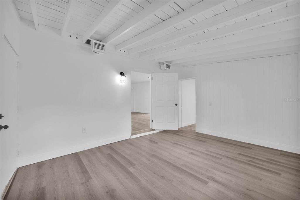 For Sale: $245,000 (4 beds, 2 baths, 1572 Square Feet)